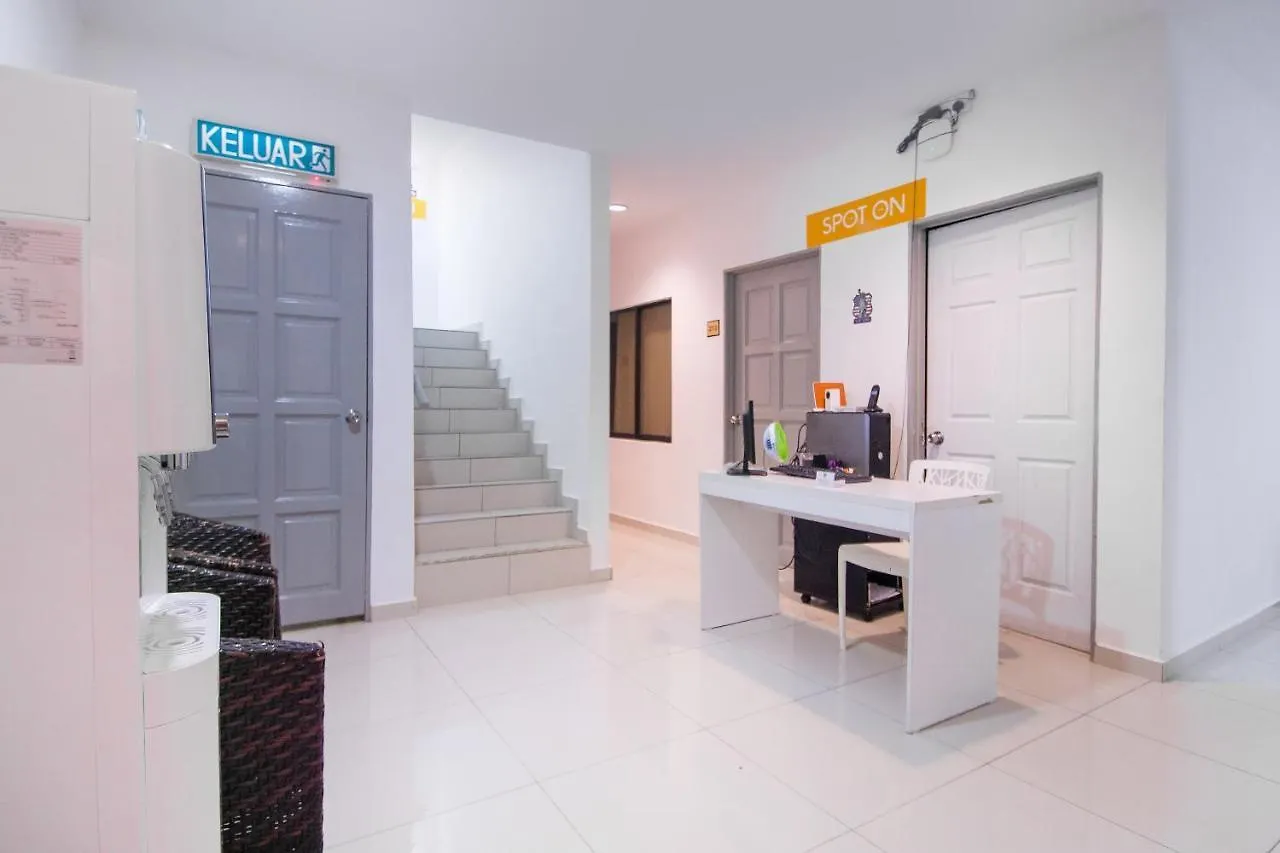 Oyo 89618 Delegant Hotel Куала-Лумпур 2*,